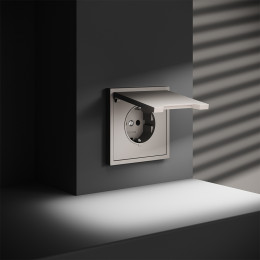 Розетка встраиваемая VOLTUM S70 с заземлением, защитными шторками и крышкой (кашемир) VLS040303