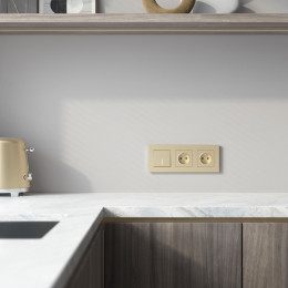 W0032911/ Рамка на 3 поста Slab (шампань софт)