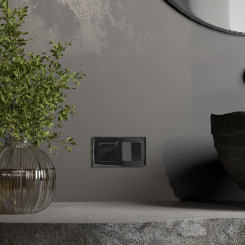 Купить Розетка влагозащ. с зазем. с защит. крышкой и шторками (черный акрил) Werkel W1171248 в rum24.ru фото: 2