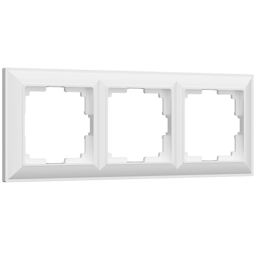 Купить Рамка из пластика на 3 поста Fiore белый в rum24.ru