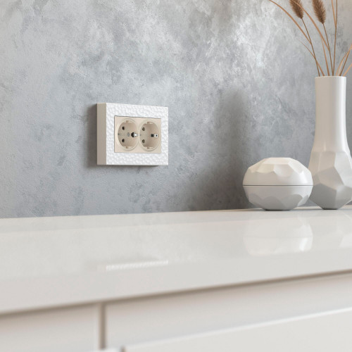 Купить Рамка из поликарбоната для двойной розетки Hammer белый в rum24.ru фото: 3