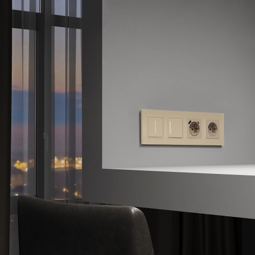 Купить Рамка из стекла на 4 поста Senso шампань soft-touch в rum24.ru фото: 3