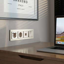 Рамка из стекла на 4 поста Senso шампань soft-touch