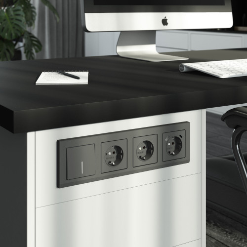 Купить Рамка из поликарбоната на 4 поста Stark графит матовый в rum24.ru фото: 2