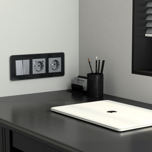 Купить Рамка из стекла на 3 поста Elite черный W0032448 в rum24.ru фото: 2