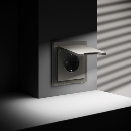 Розетка встраиваемая VOLTUM S70 с заземлением, защитными шторками и крышкой (шелк) VLS040304