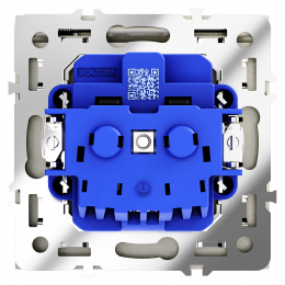 Розетка встраиваемая VOLTUM S70 с заземлением, защитными шторками и крышкой (шелк) VLS040304