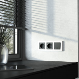 Рамка из поликарбоната на 3 поста Stark белый