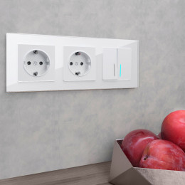 Рамка из стекла на 3 поста Favorit белый