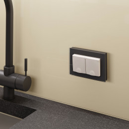 Рамка из стекла для двойной розетки Favorit черный