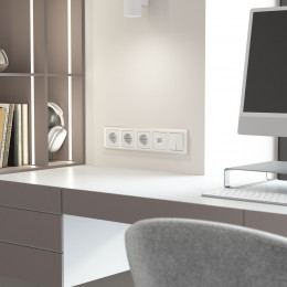 Рамка из поликарбоната на 5 постов Stream перламутровый